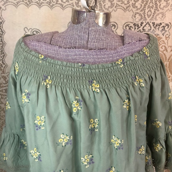 New with tags Maurice’s Sage green floral print elastic off shoulder blouse L - Picture 4 of 9